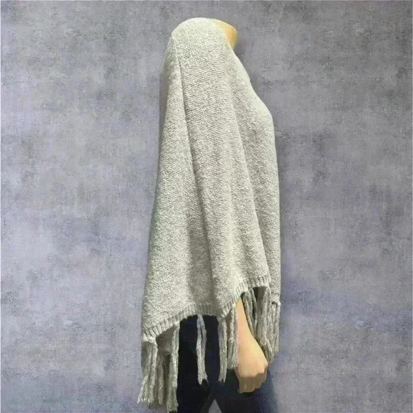 NWOT Banana Republic Women’s Cotton Blend Poncho sweater with fringe M/L Petite - Picture 3 of 7